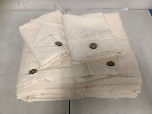 3 Piece Queen Duvet Cover Set, Ivory, 90 x 90 - Lot 174