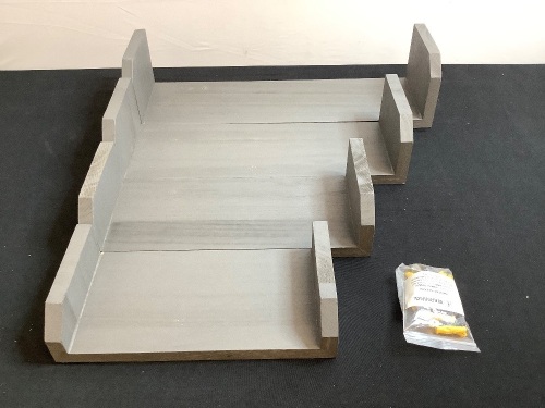 Set of 4 Floating Wood Shelves - Lot 320