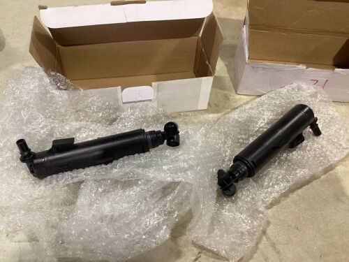 Lot of (2) Headlight Washer Nozzles for Audi D4 A8 Quattro S8 12-7 - Lot 670