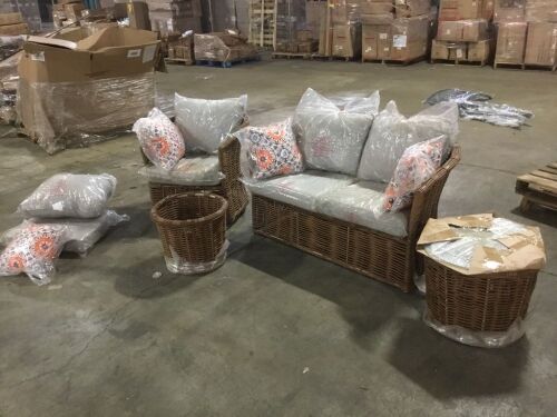 Wicker Patio Set w/ Extra Chair Cushions - Lot 60