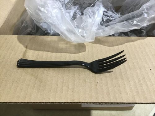 Case of (800) Black Plastic Disposable Forks  - Lot 176