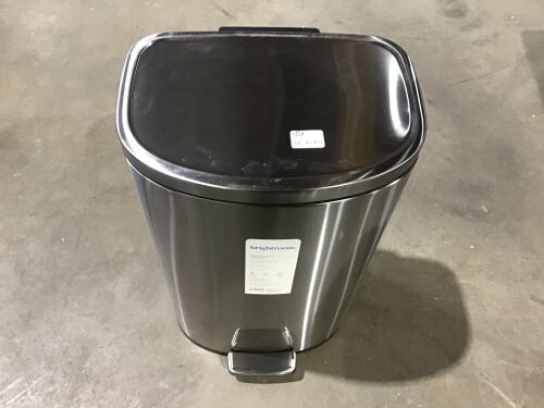 45L D-Shape Step Trash Can - Cosmetic Damage - Lot 711