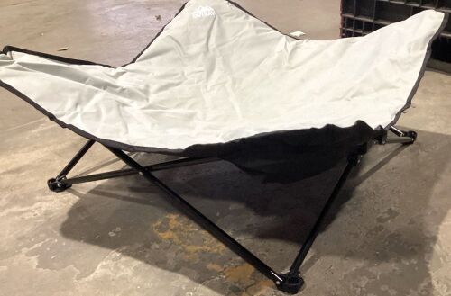 32.5"x32.5" Camping/Outdoor Dog Bed - Cosmetic Damage - Lot 307