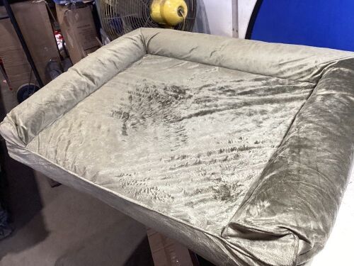 Pet Bed - Lot 709