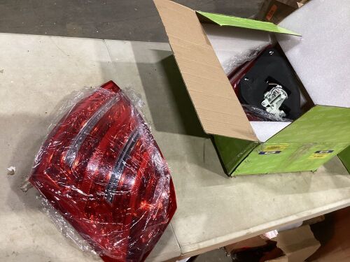 Rear Tail light Brake Lamps for Benz S Class S550 S600 06-08 - Lot 845