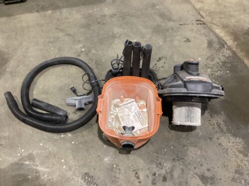 RIGID 4 Gallon 5.0 Peak HP Portable Wet/Dry Shop Vacuum with Fine Dust Filter, Locking Hose and Accessories - Lot 526