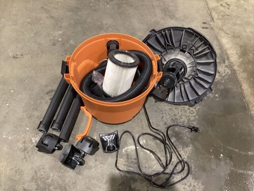 RIGID 9 Gallon 4.25 Peak HP NXT Wet/Dry Shop Vacuum with Filter, Locking Hose and Accessories - Lot 536