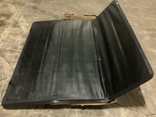 Gator ETX Soft Tri-Fold Truck Bed Tonneau Cover fits 2007-2013 Toyota Tundra 5' 9" Bed - Small Blemish - Lot 560
