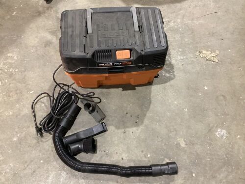 RIGID 4.5 Gallon 5.0 Peak HP ProPack Wet/Dry Shop Vacuum with Fine Dust Filter, Expandable Locking Hose and Accessories - Lot 933