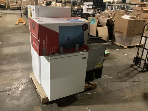 Lot of Damaged Mini Fridges - Missing Plug, Broken Doors  - Lot 278