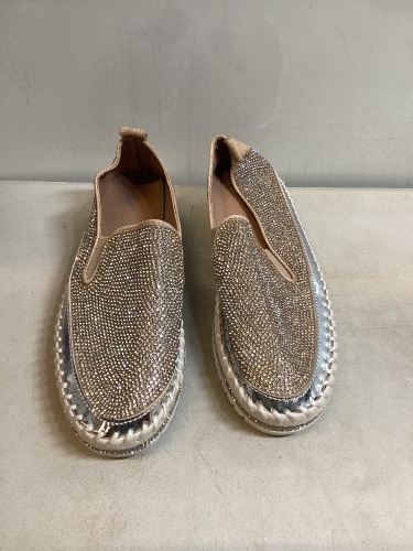 Women's Thick-Soled Flat Rhinestone Shoes, Size 7US/235CHN - Lot 138