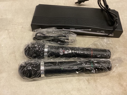 Wireless Microphone System - Lot 171