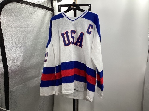 USA Adult Sports Jersey, Medium - Lot 251