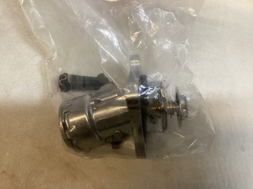 Thermostat Housing for Mercedes AMG 63 W221 W218 W216 W164 2007 2014 1562030475 - Lot 253