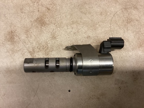 Toyota OEM Engine Variable Valve Timing Solenoid VVT 15330-46010 - Lot 397