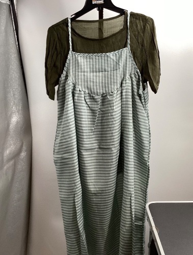 Women's 2 PIece Plaid Dress, Large - Lot 208