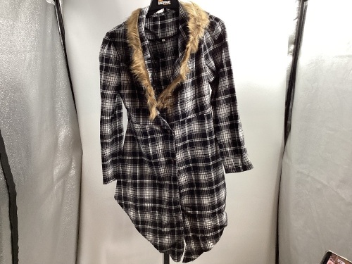 Women's Hooded Swearshirt with Lace Up Back - Lot 274