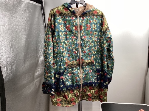 Women's Lined Hoodie, 5XL - Lot 196