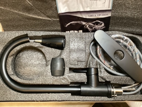 Kitchen Faucet w/Pull Down Sprayer, Single Handle Sink Faucet - Lot 406