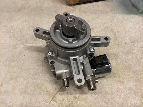 High Pressure Fuel Pump (94811031502) For Porsche Cayenne 4.8L 2008-10 - Lot 428
