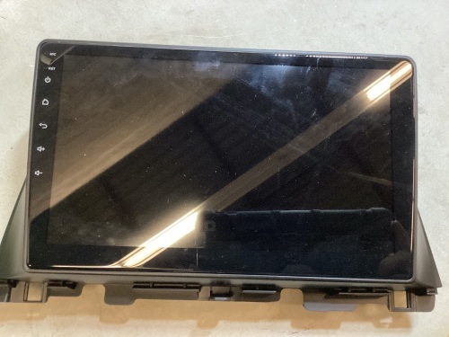 Car Stereo, Cosmetic Damage - Lot 650