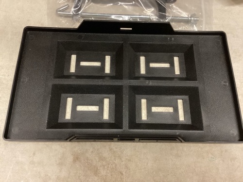 Battery Tray - Lot 675