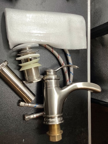 Faucet & Drain Stopper - Lot 750