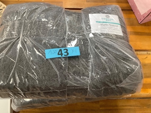 Comfort Bay Bath Towels (Set of 4) - Lot 43