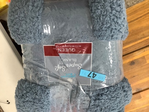 Comfort Bay Super Soft Blanket - Lot 47