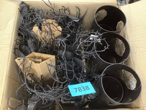 Box of Halloween Decor - Lot 7838