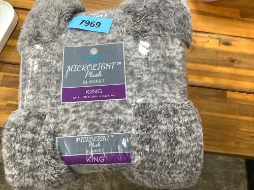 Comfort Bay Microlight Plush Blanket - Lot 7969