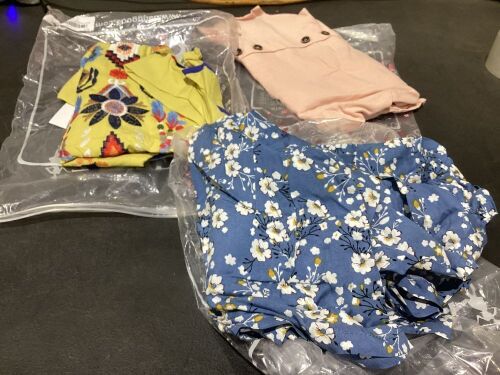 Lot of Women's Clothing  - Lot 1089