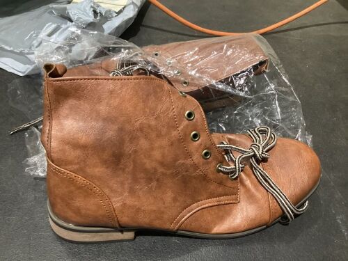 Pair of Brown Boots, Size 41 - Lot 939