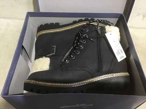 Case of (14) Universal Thread Women's Black Susan Sherpa Tipped Boots - Multiple Sizes  - Lot 355