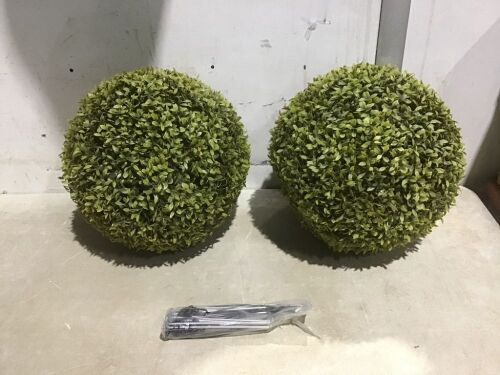 13" Garden Sphere, Set of 2  - Lot 880