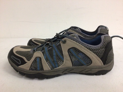 World Wide Sportsman Mens Water Shoes, 8, Appears New, Sold as is - Lot 245