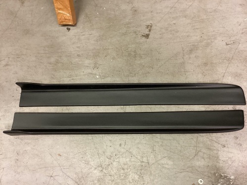 Auto Side Skirts - Lot 194