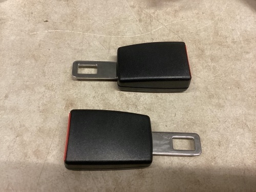 EZNILE Seat Belt Extender Socket 2 pack, 7/8" Metal Tongue - Lot 208
