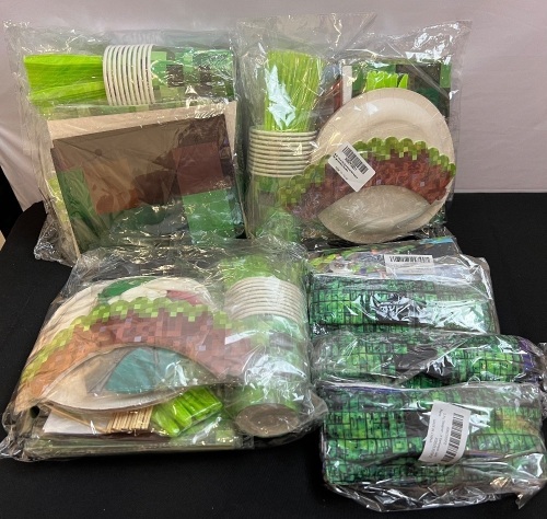 Bundle of Minecraft Party Supplies & Masks - Lot 119