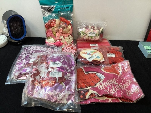 Box of Valentine Party Items & Decor - Lot 356