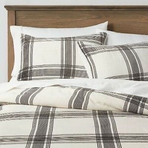 Full/Queen Sherpa & Plush Reversible Plaid Comforter & Sham Set - Lot 120