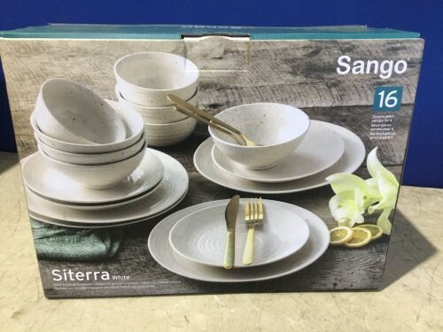 Siterra White 16 Piece Dinnerware Set - Lot 300