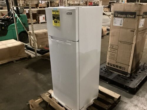 Magic Chef Mini Refrigerator - Lot 491