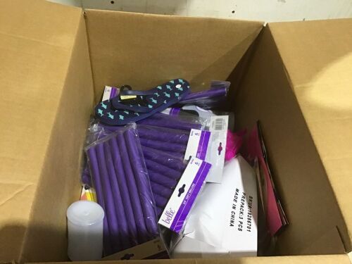 Box of Miscellaneous Small Items - Lot 542