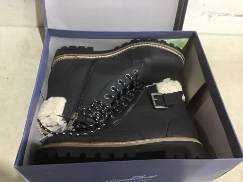 Case of (14) Universal Thread Women's Black Susan Sherpa Tipped Boots - Multiple Sizes - Lot 132