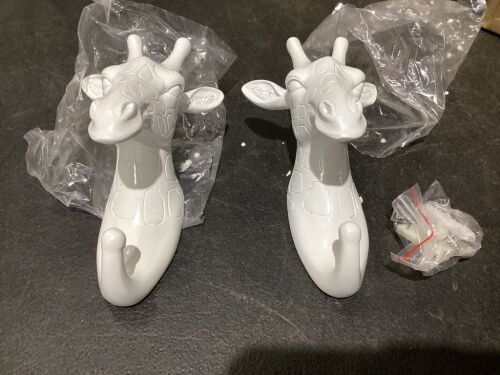 Lot of (2) Giraffe Head Decorative Hooks - Lot 1197