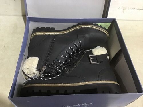 Universal Thread Women's Black Susan Sherpa Tipped Boots, Size 9  - Lot 394