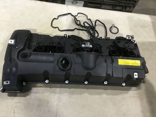 Valve Cover w/ Gasket  - Lot 1072
