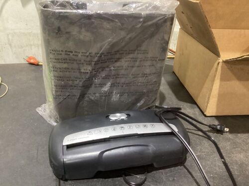 Paper Shredder - Lot 817