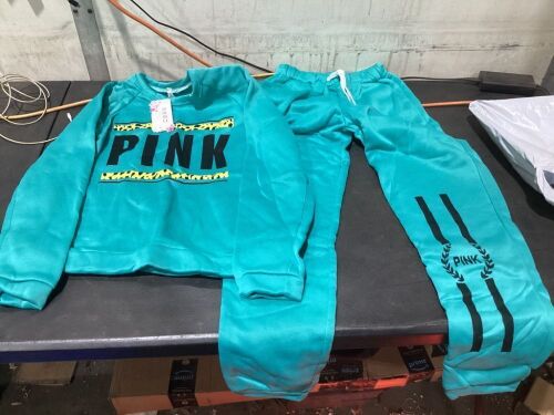 Women's Sweat Suit, XL - Looks Small, Not VS  - Lot 963